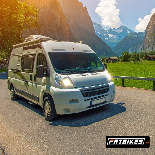 Opladen_fatbike_met_auto_camper